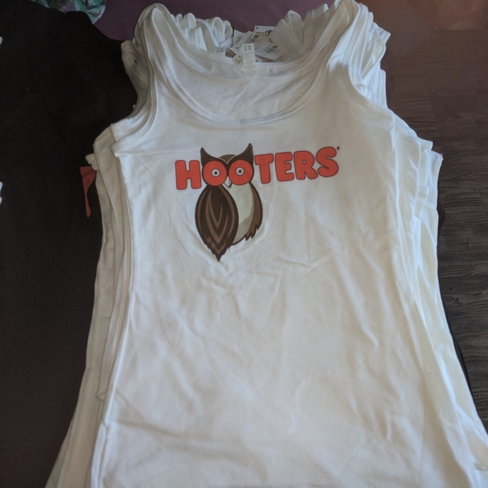 Hooters Classic Tank